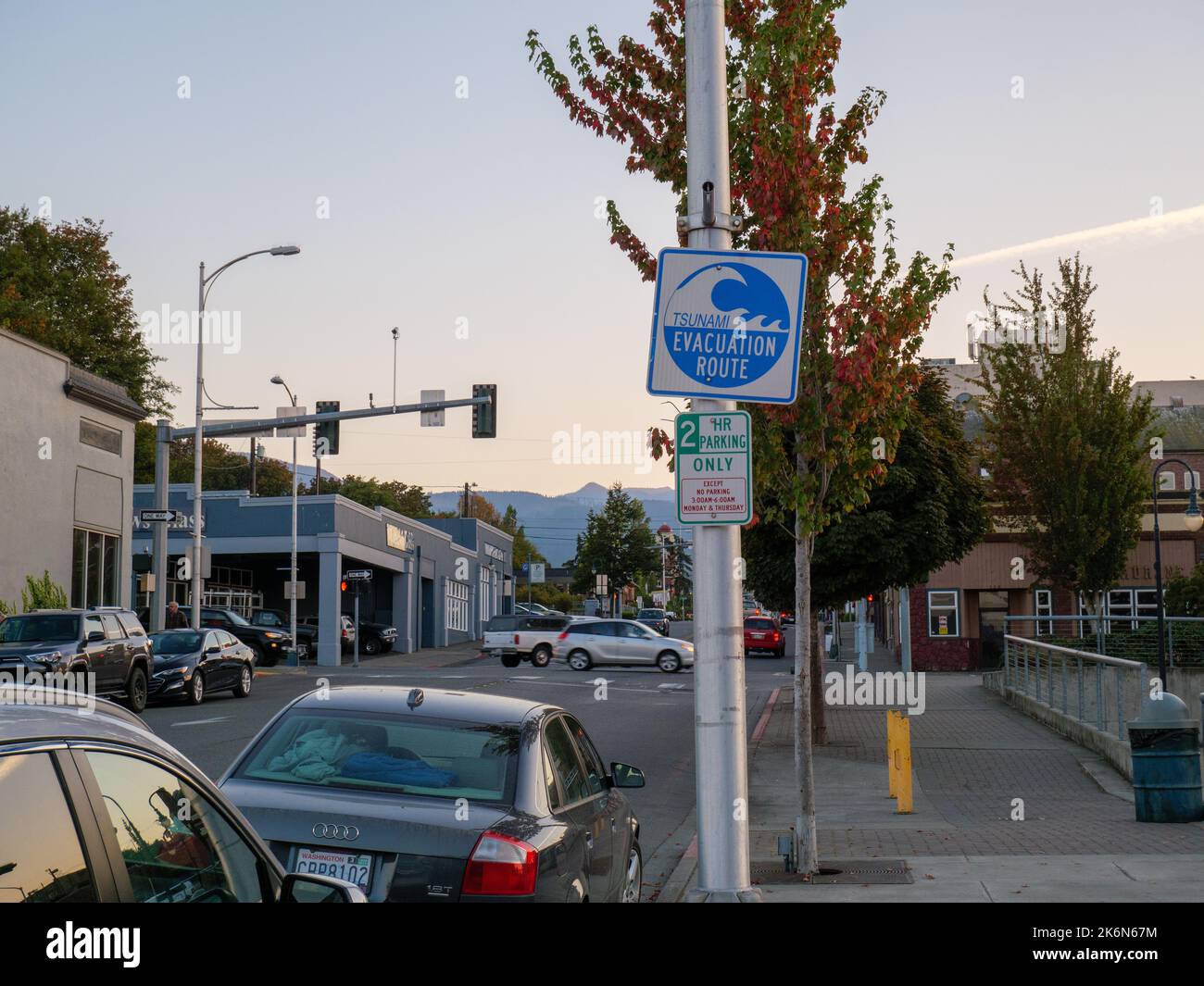 Tsunami evacuation route sign, Port Angeles, Washington Stock Photo