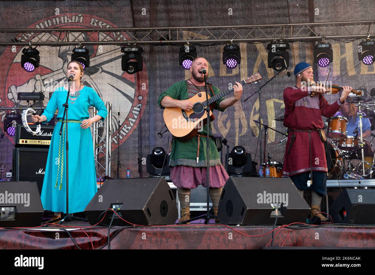 TVER REGION, RUSSIA - JULY 24, 2022: Fragment of the performance of the folk group 'Skolot' on the historical festival of 'Epic Coast - 2022'. Stock Photo