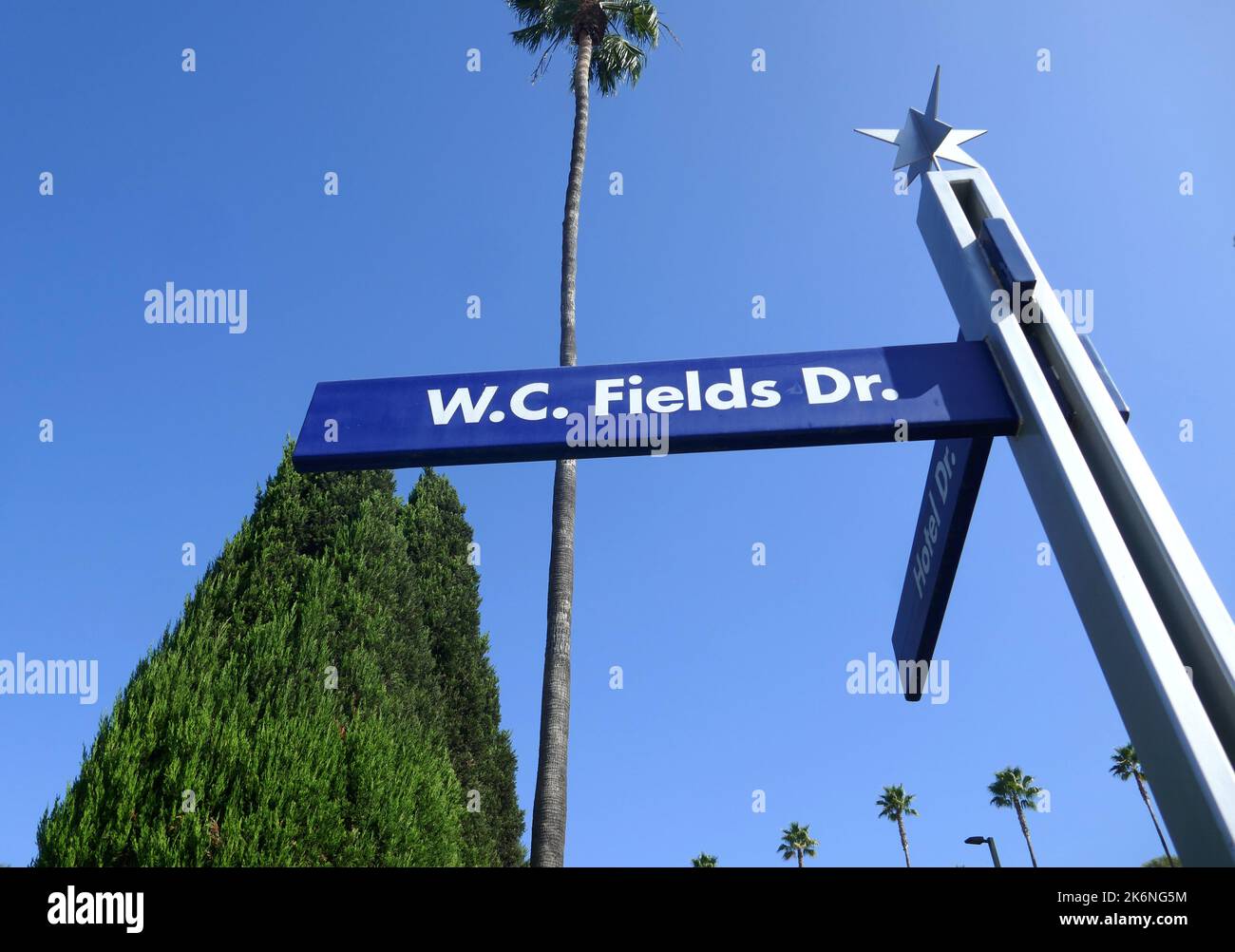 File:Rodeo Drive sign at Universal Studios Florida.JPG - Wikimedia Commons