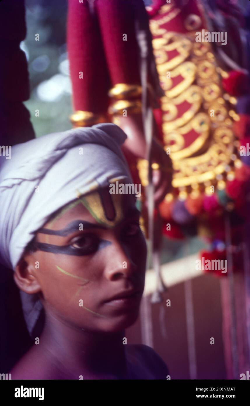 kathakali-indian-classical-dance-from-kerala-traditionally-kathakali