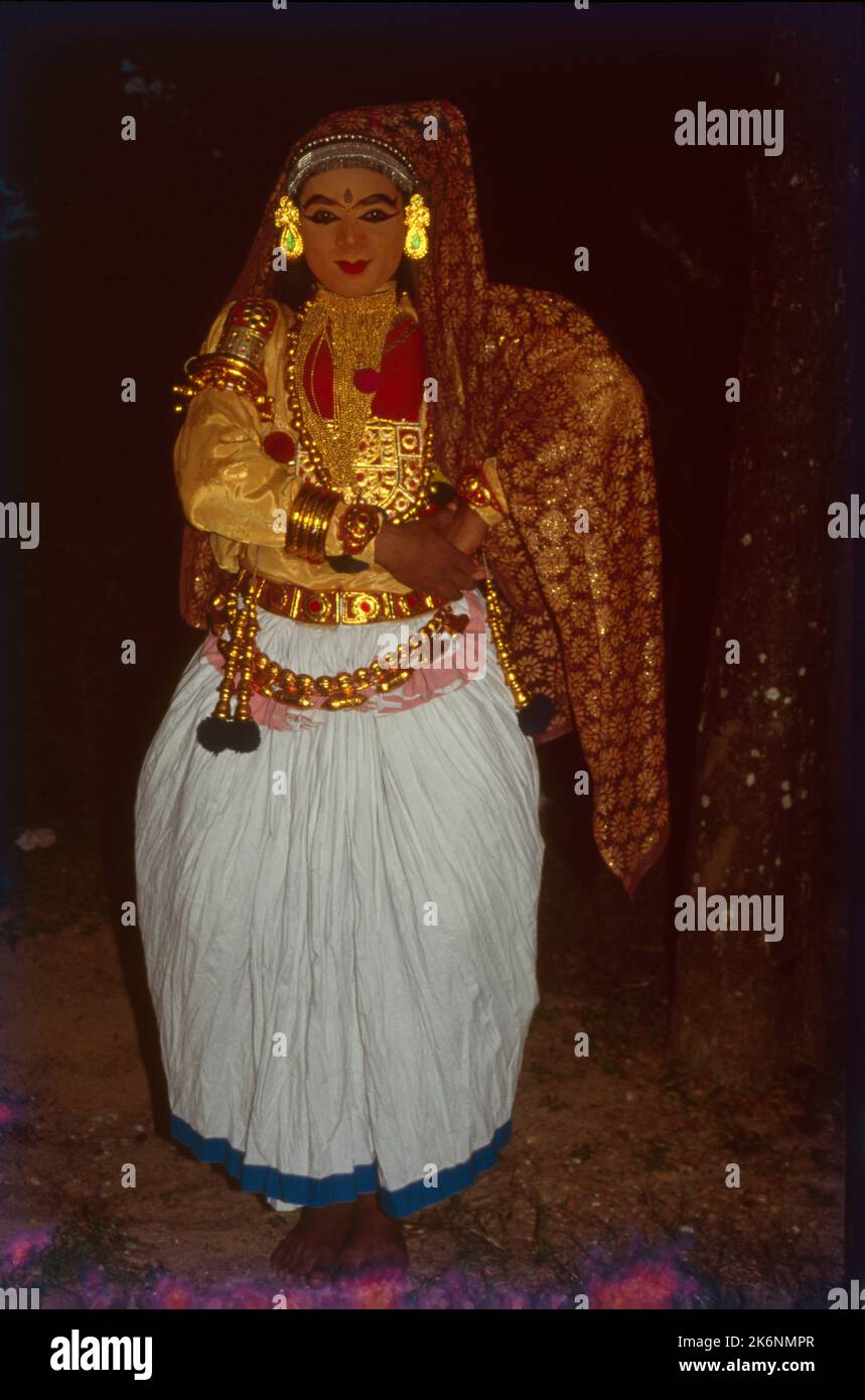 Kathakali Indian Classical Dance From Kerala Is Based On Ramayana kathakali-indian-classical-dance-from-kerala-is-based-on-ramayana