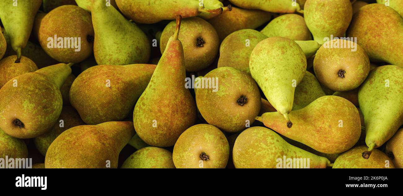 pile of Pears at a market Stock Photo