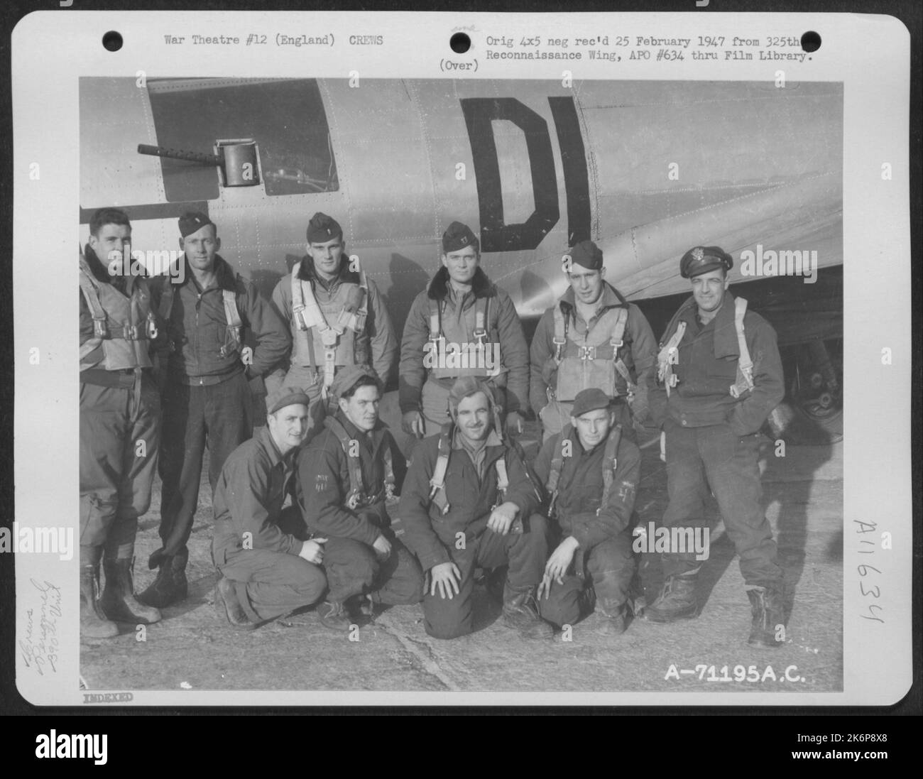Capt. Lackey And Crew Of The Boeing B-17 'Flying Fortress' Of The 390Th Bomb Group Pose By Their Plane At Their Base In England On 22 November 1944. Stock Photo