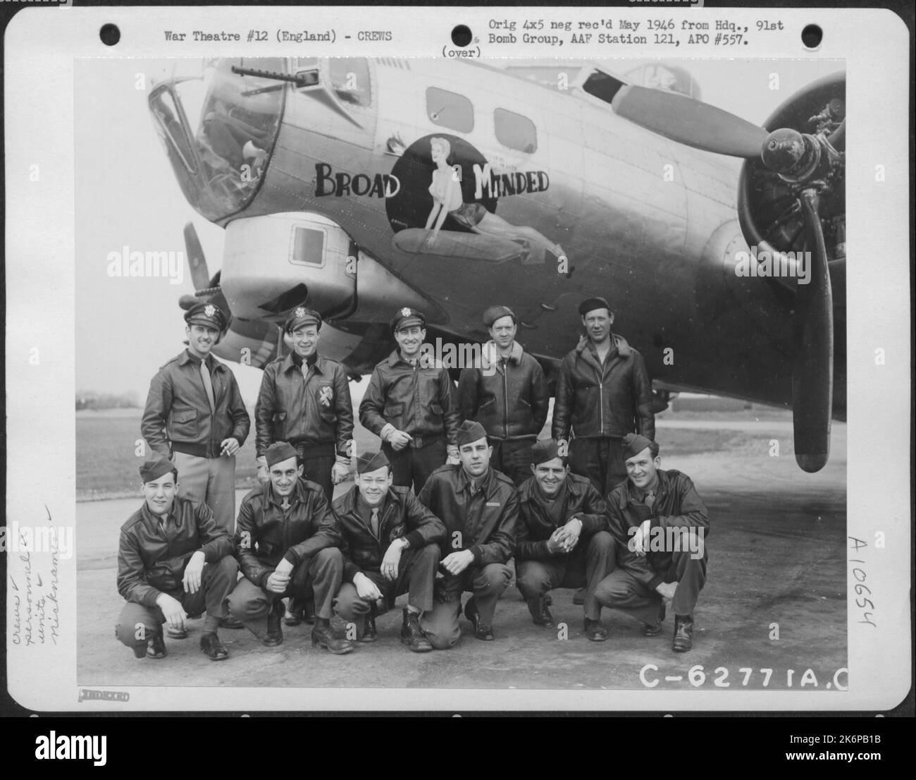 Lt. W.L. Bateman And Crew Of The 401St Bomb Sq., 91St Bomb Group, 8Th Air Force, Pose Beside The Boeing B-17 'Flying Fortress' 'Broad Minded'. England. Stock Photo