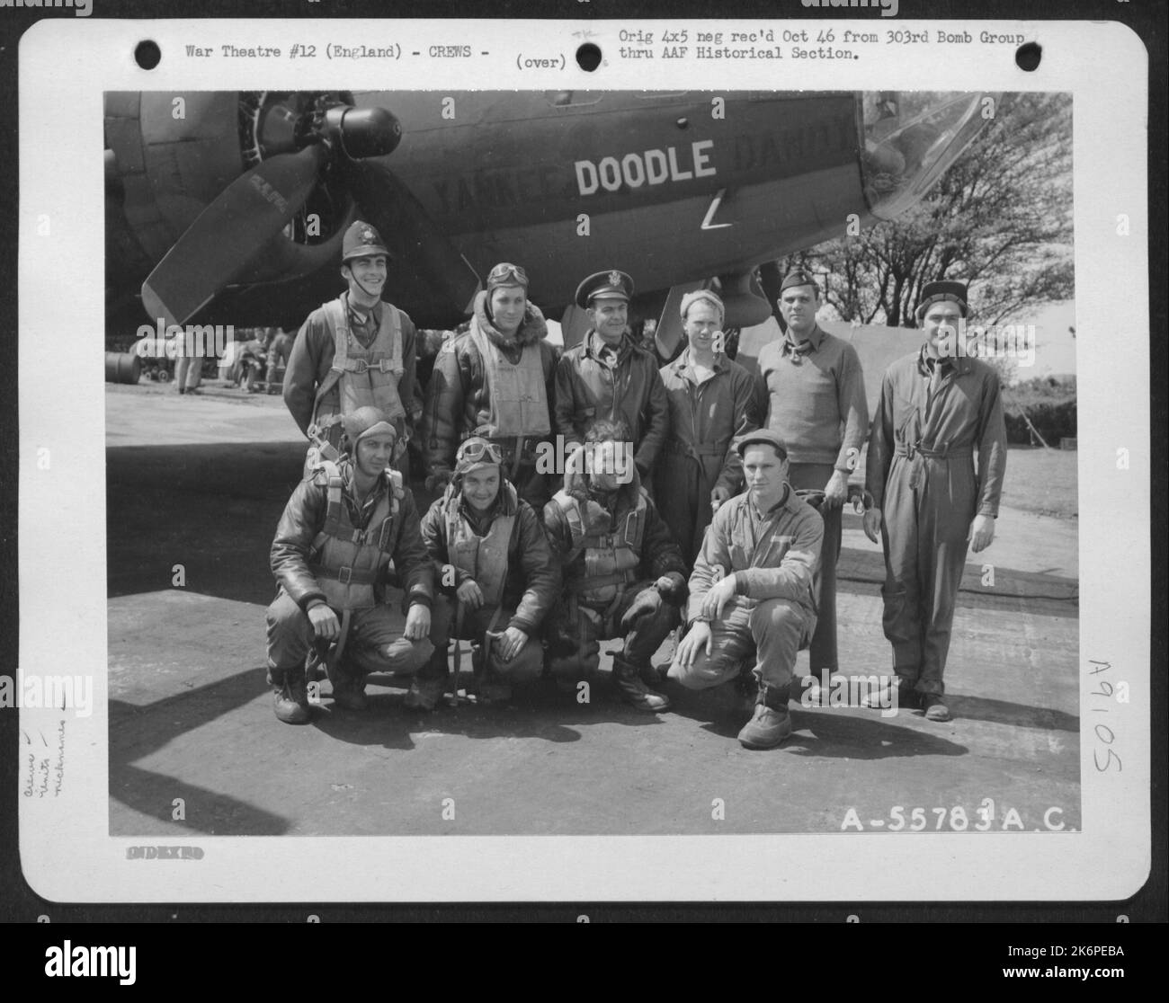 Crew of the 303rd Bomb Group beside the Boeing B-17 Flying ofrtress ...