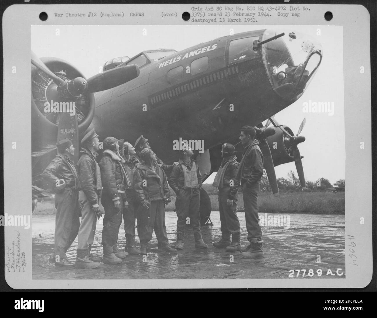 The crew of the Boeing B-17 'HELLS ANGELS' of the 303rd Bomb Group looks on with justifiable pride on the growing row of bombs on the plane, after returning from their 28th mission over enemy territory. England, 15 June 1943. Stock Photo