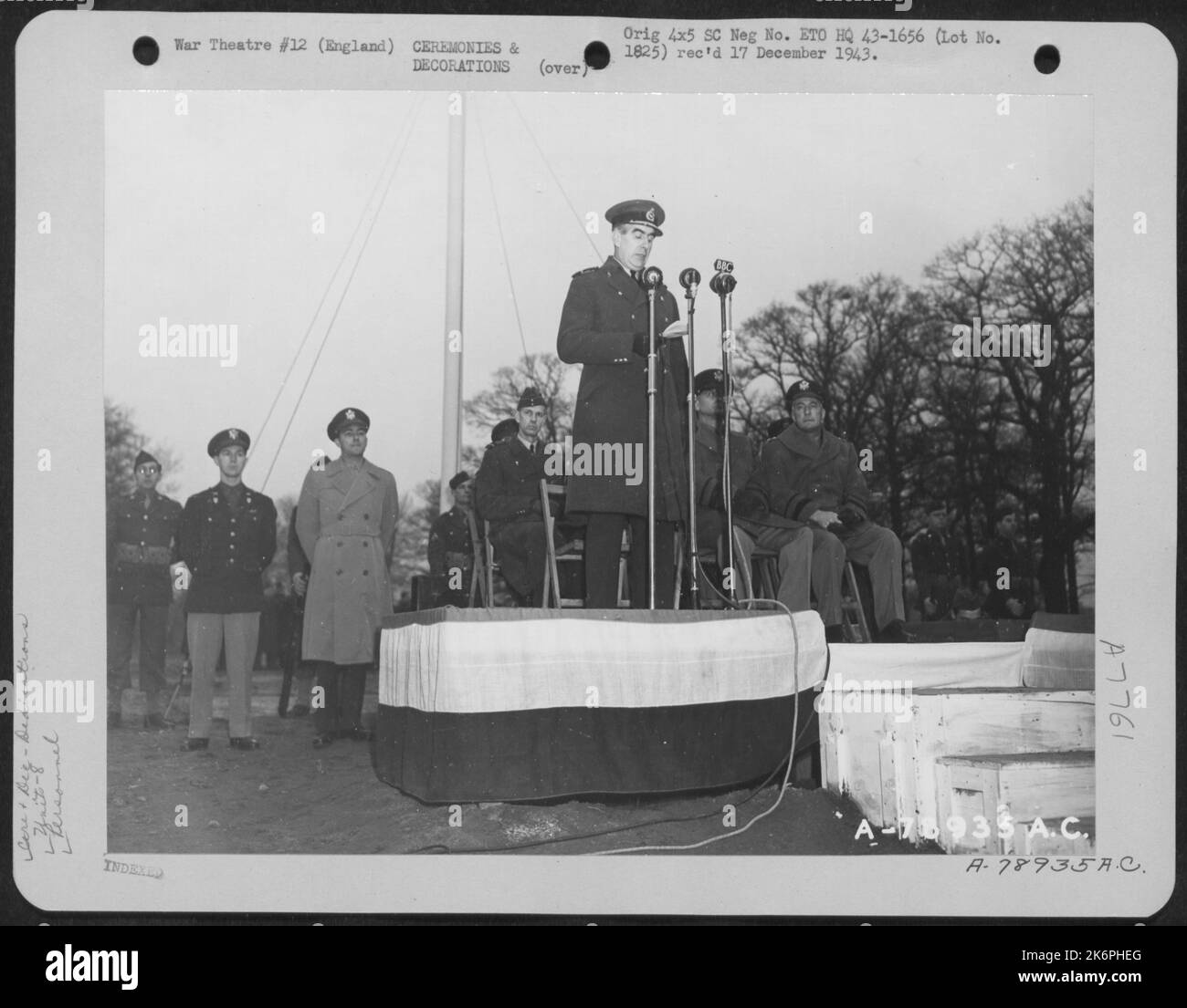 British Air Chief Marshall Sir Christpher Lloyd Courtney At A Ceremony Transferring A British Airfield To The 8Th U.S. Air Force Service Command At Bushney Park, Teddington, England. Left To Right, Seated, Are: Major General Ira C. Eaker, Cg Of The 8Th A Stock Photo