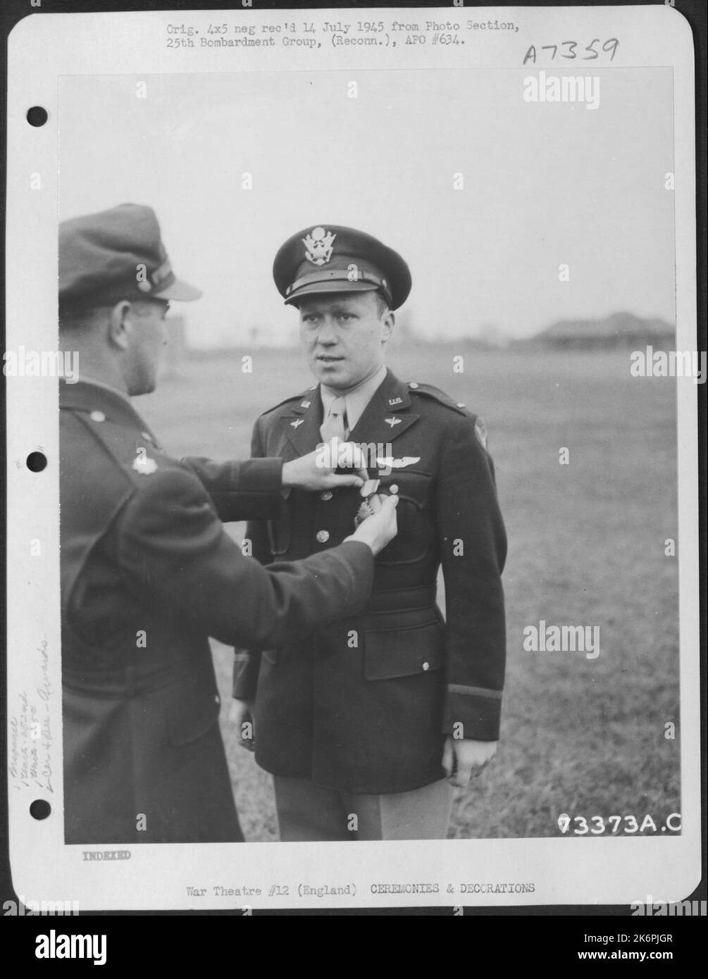 Lt. S. Nudelman Of The 652Nd Weather Reconnaissance Squadron, 25Th Weather Reconnaissance Group, Is Presented The Air Medal At An 8Th Air Force Base In England. 10 June 1944. Stock Photo