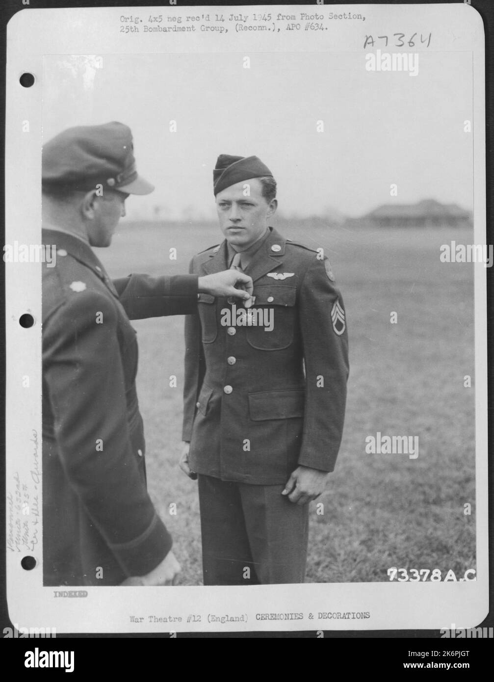 S/Sgt. M. Hunt Of The 652Nd Weather Reconnaissance Squadron, 25Th Weather Reconnaissance Group, Is Presented The Air Medal At An 8Th Air Force Base In England. 10 June 1944. Stock Photo