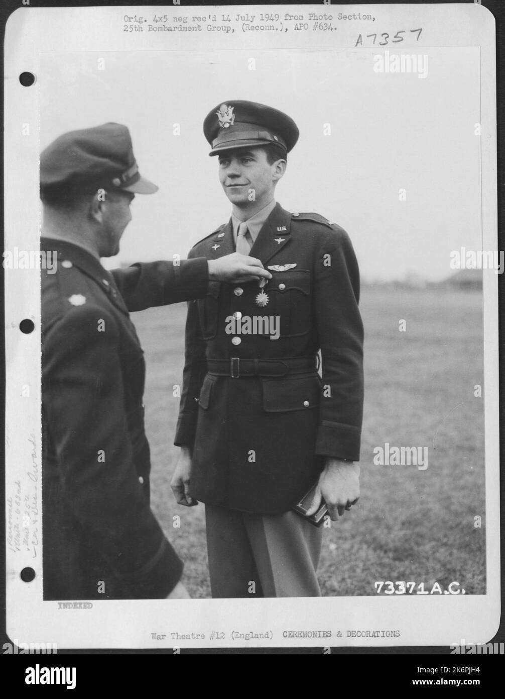 Lt. S.A. Ponegan Of The 652Nd Weather Reconnaissance Squadron, 25Th Weather Reconnaissance Group, Is Presented The Air Medal At An 8Th Air Force Base In England. 10 June 1944. Stock Photo
