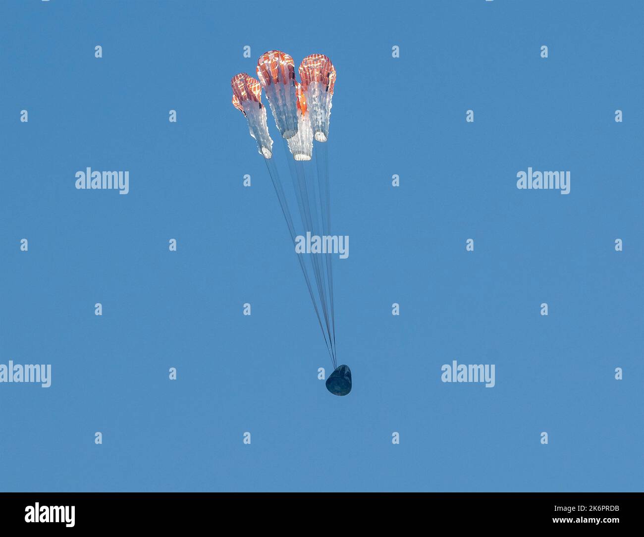 Jacksonville, USA. 14th Oct, 2022. The four main parachutes on the