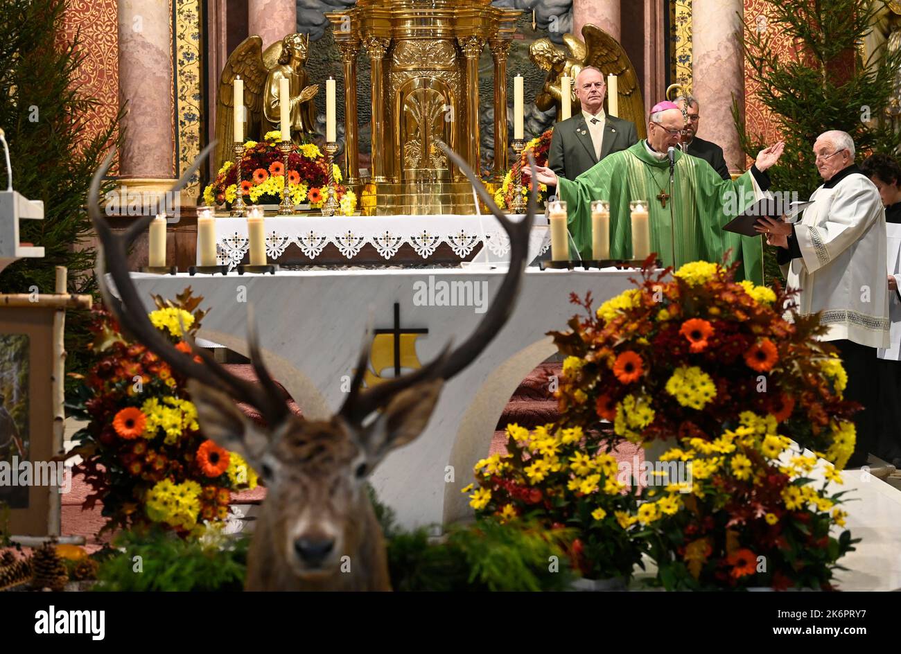 Chvalcov, Czech Republic. 15th Oct, 2022. Saint Hubert pilgrimage of hunters in Holy Hostyn, Czech Republic, October 15, 2022. Second right is Auxiliary bishop Antonin Basler. Credit: Dalibor Gluck/CTK Photo/Alamy Live News Stock Photo