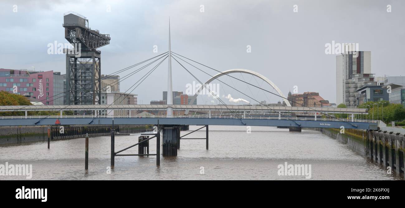 Clydeport Crane at Finnieston next to the Clyde Arc and Bells Bridge in Glasgow Stock Photo