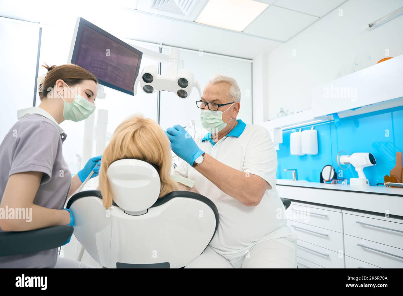 Concentrated orthodontist is helping reduce gum pain in dental clinic