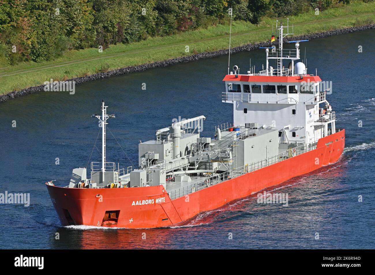 Cement Carrier AALBORG WHITE passing the Kiel Canal Stock Photo