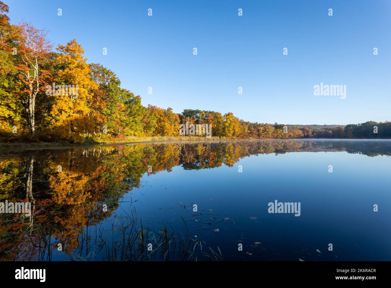Sawmill Lake in High Point State Park, NJ, on a quiet and calm Autumn morning surrounded by brilliant fall foliage Stock Photo