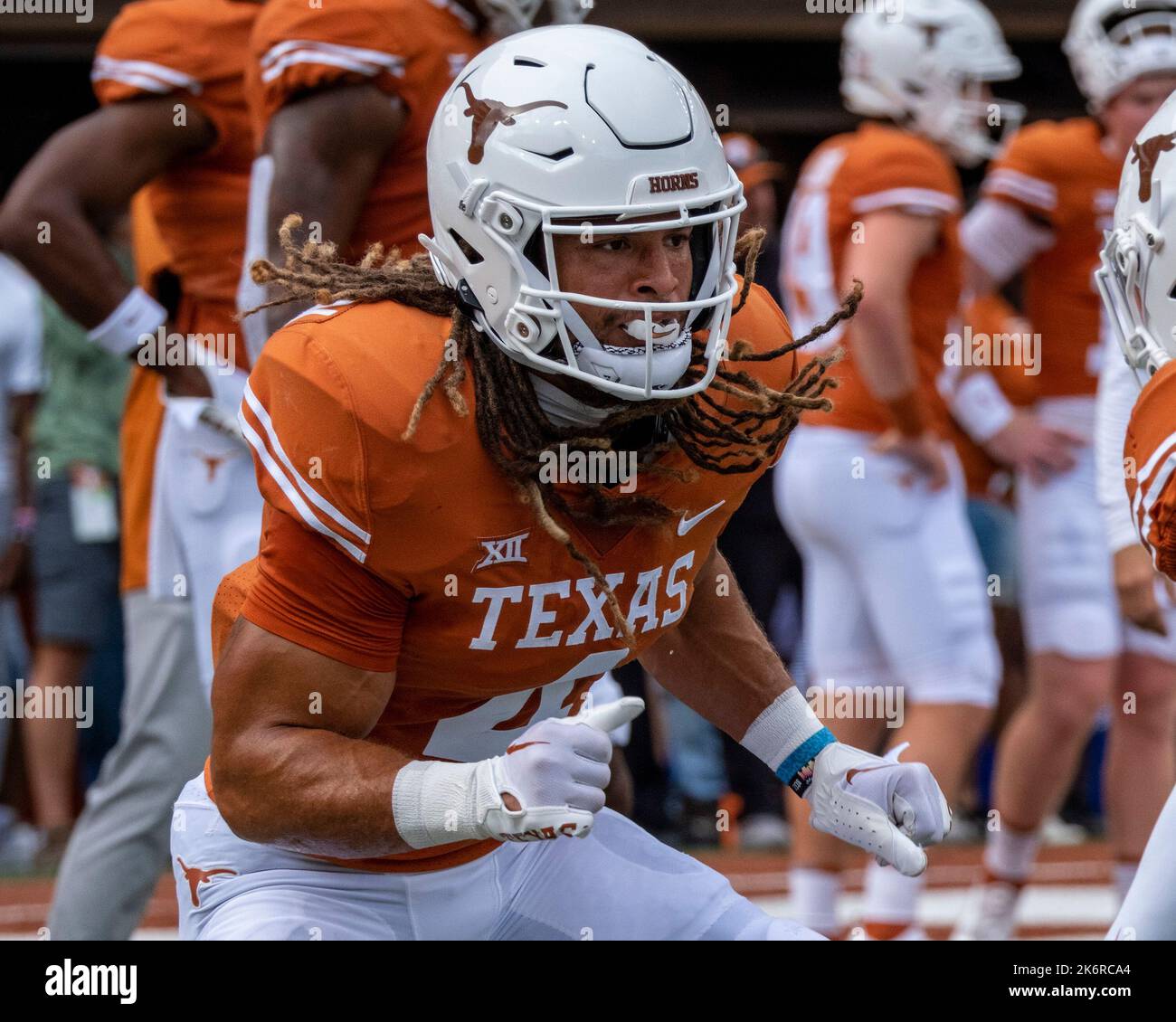 October 15, 2022. WR-H Jordan Whittington # 4 of the Texas Longhorns warming up before the game vs the Iowa State Cyclones at DKR-Memorial Stadium. Credit: Cal Sport Media/Alamy Live News Stock Photo