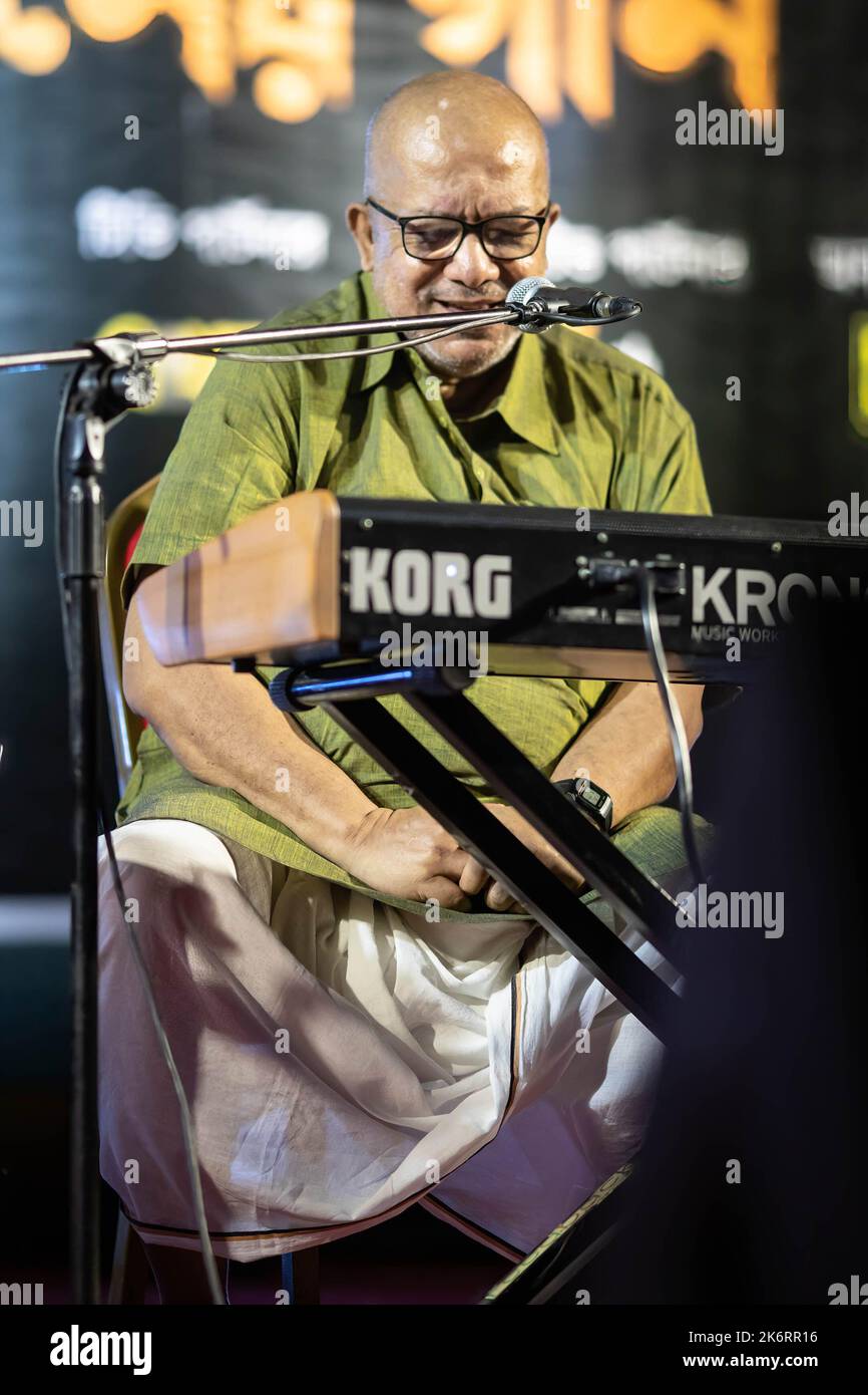 Dhaka, Bangladesh. 15th Oct, 2022. Kabir Suman, an Indian music director, songwriter, singer, composer, politician, and former journalist performing live at Engineer's Institute or Institute of Engineers, Bangladesh (IEB). Credit: SOPA Images Limited/Alamy Live News Stock Photo