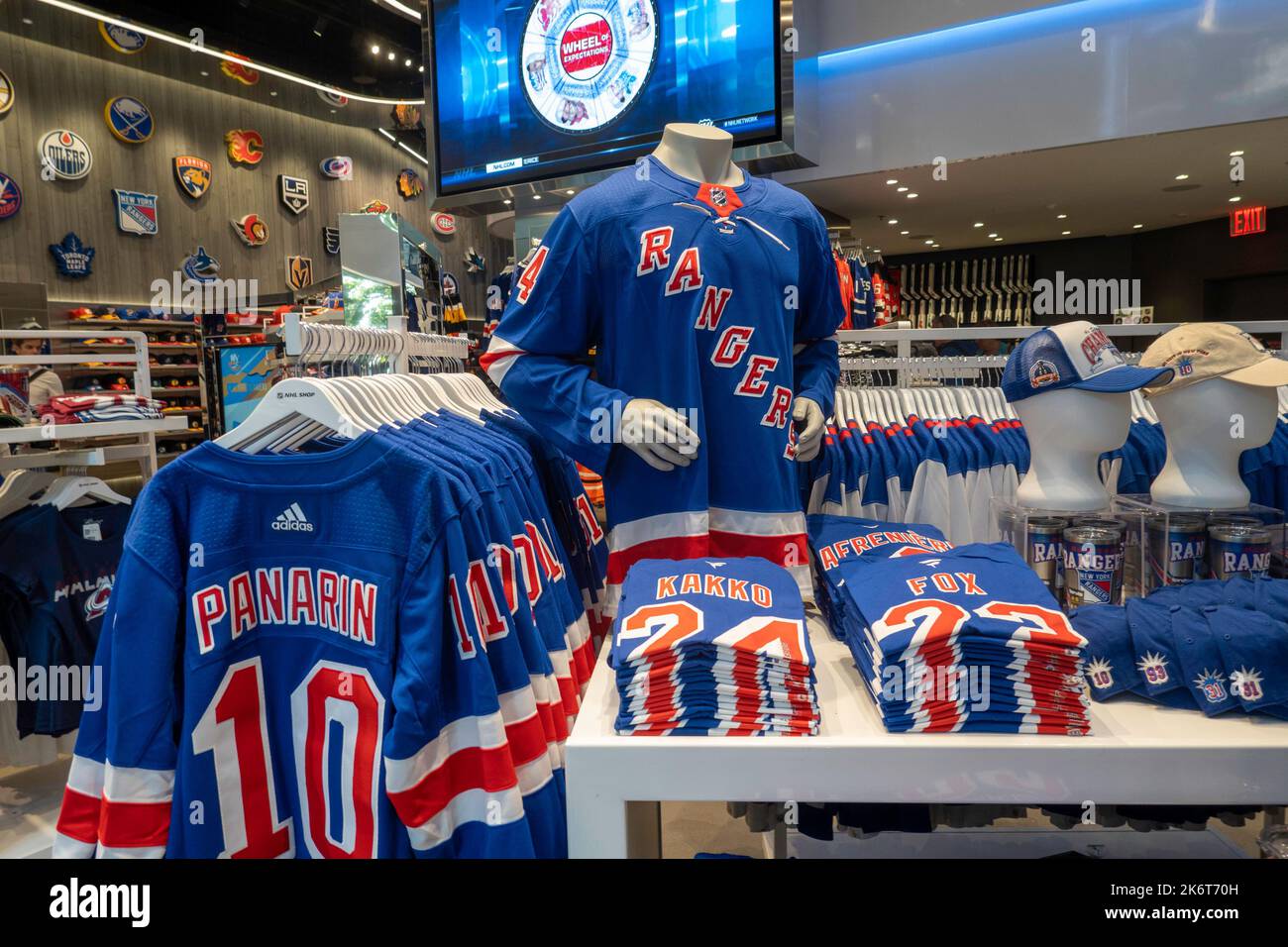 The new NHL Flagship Shop is located in Hudson Yards and offers hockey fans apparel and merchandise, New York City, USA 2022 Stock Photo