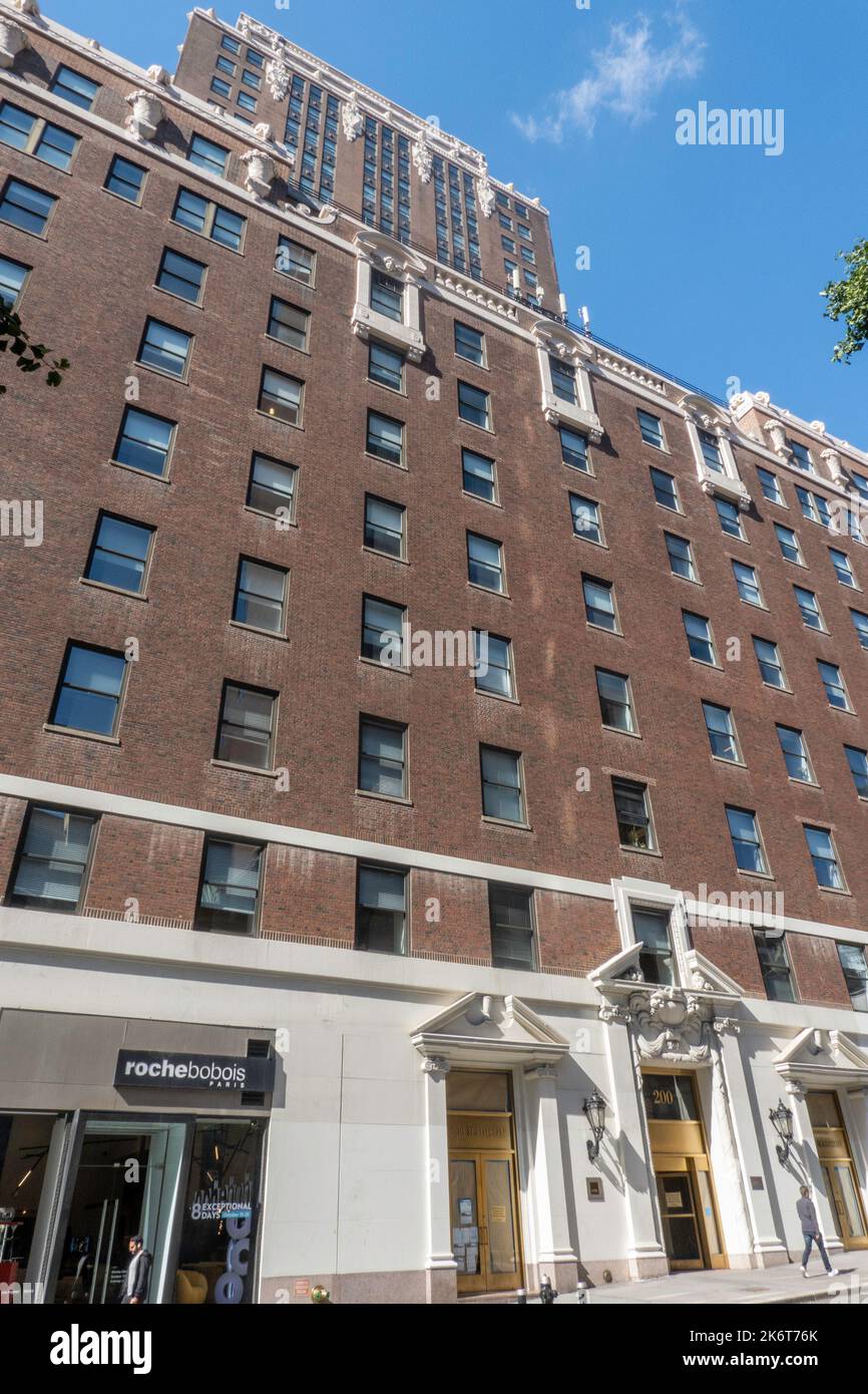 200 Madison Ave. is a full block office building located in the
