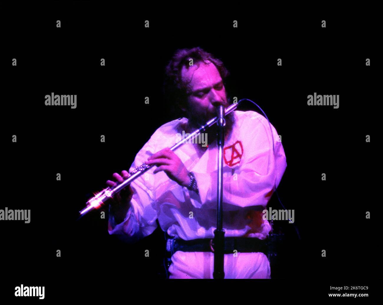 Ian anderson playing flute hi-res stock photography and images - Alamy