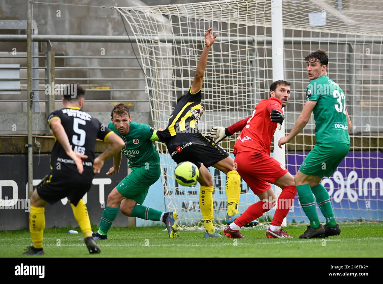 Virton's Jonas Vinck and Lierse's Leonardo Rocha fight for the ball during a soccer match between Royal Excelsior Virton and Lierse Kempenzonen, Saturday 15 October 2022 in Virton, on day 9 of the 2022-2023 'Challenger Pro League' 1B second division of the Belgian championship. BELGA PHOTO JOHN THYS Credit: Belga News Agency/Alamy Live News Stock Photo