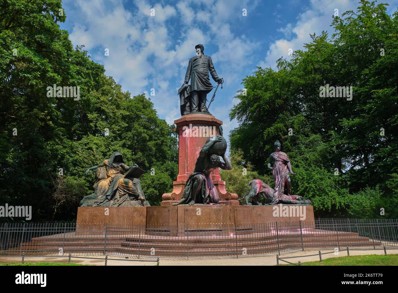 Germany, Berlin, 20. 07. 2020, Otto von Bismarck monument smeared with paint, lettering 'Decolonize Berlin' (Berlin dekolonialisieren), Buendnis Stock Photo