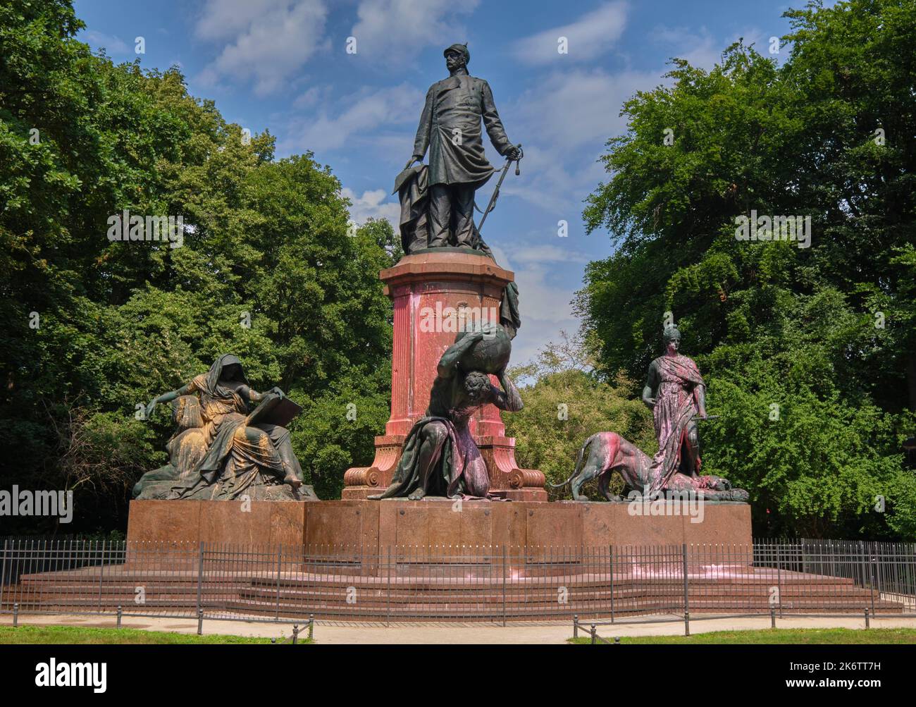 Germany, Berlin, 20. 07. 2020, Otto von Bismarck monument smeared with paint, lettering 'Decolonize Berlin' (Berlin dekolonialisieren), Buendnis Stock Photo