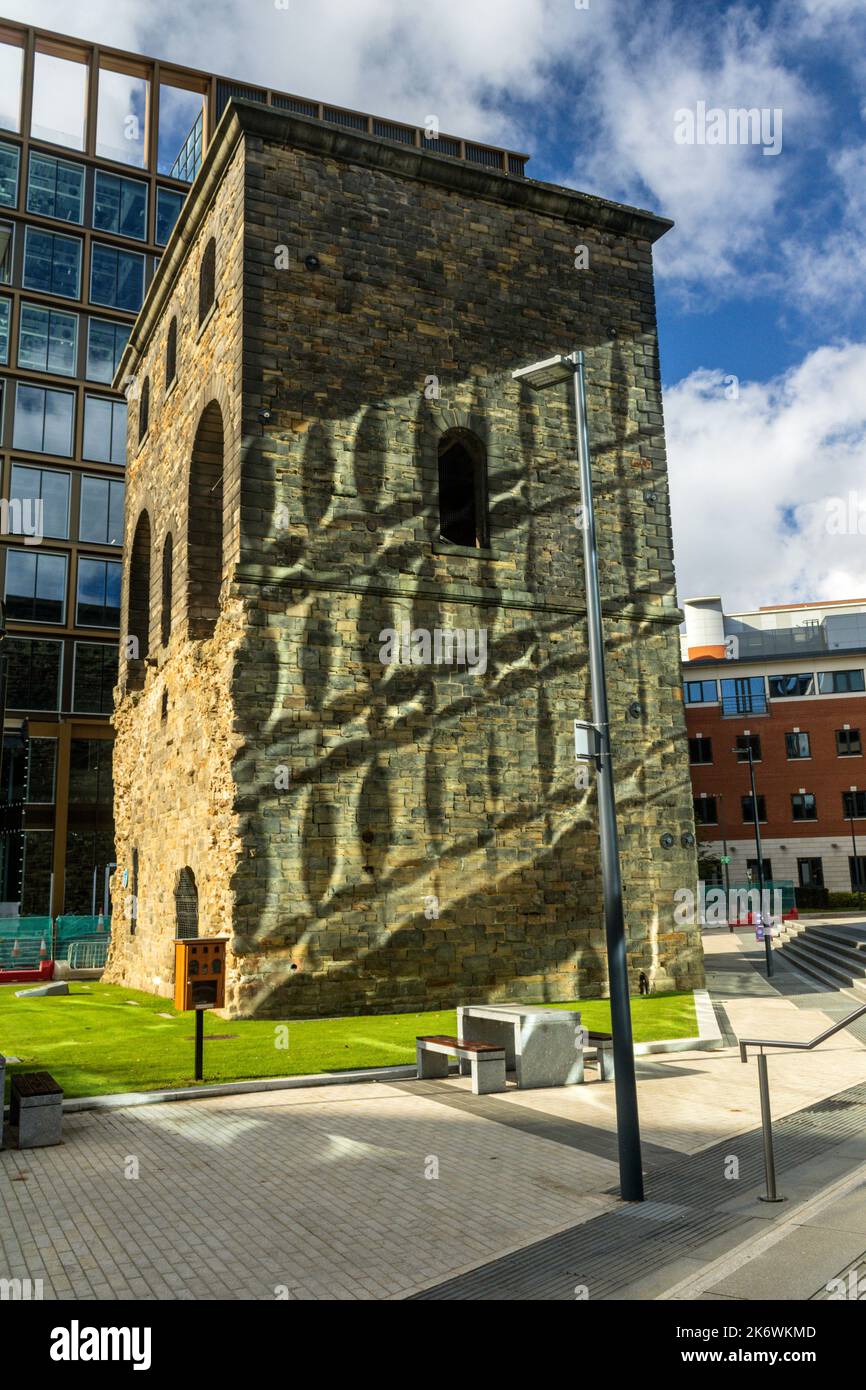 Leeds Central Station wagon hoist Stock Photo Alamy