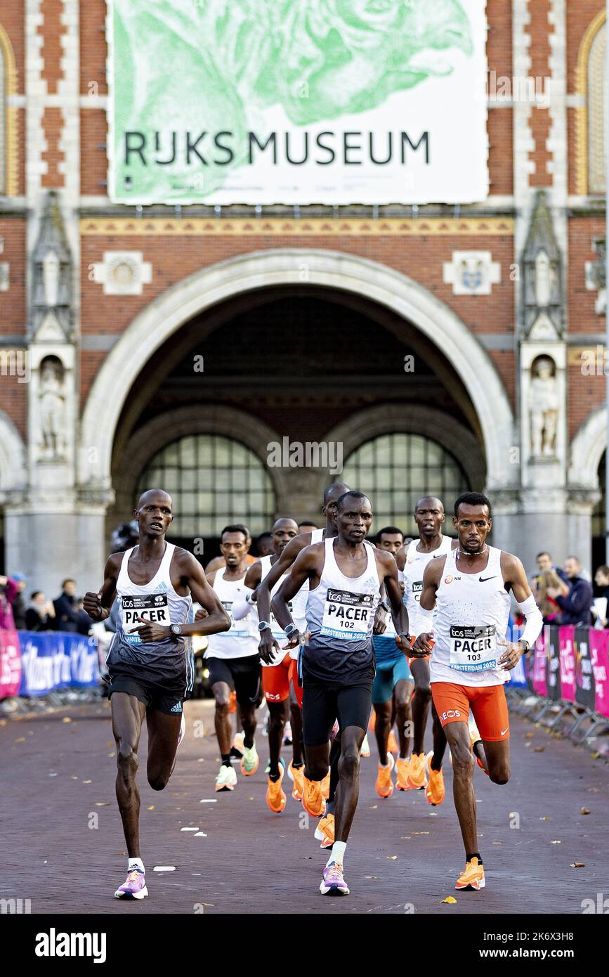 2022-10-16 09:12:46 AMSTERDAM - The leading group during the TCS Amsterdam Marathon. The Amsterdam Marathon will also serve as the Dutch championship this year. ANP IRIS VAN DEN BROEK netherlands out - belgium out Credit: ANP/Alamy Live News Stock Photo