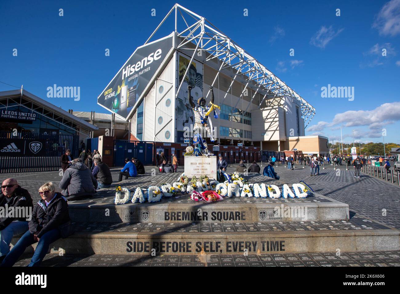 Billy bremner statue elland road hires stock photography and images
