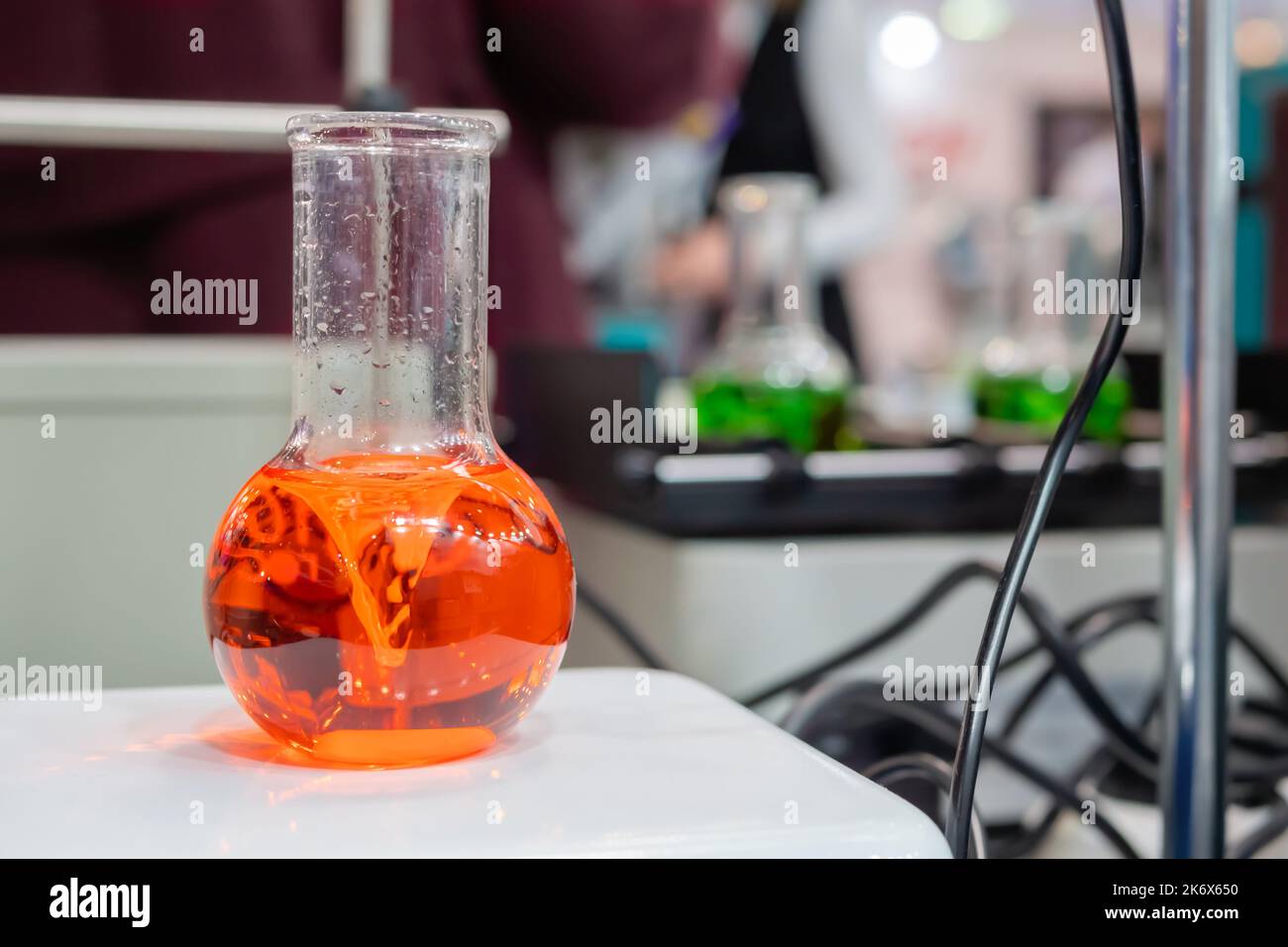 mixer with moving stir bar for mixing liquid laboratory