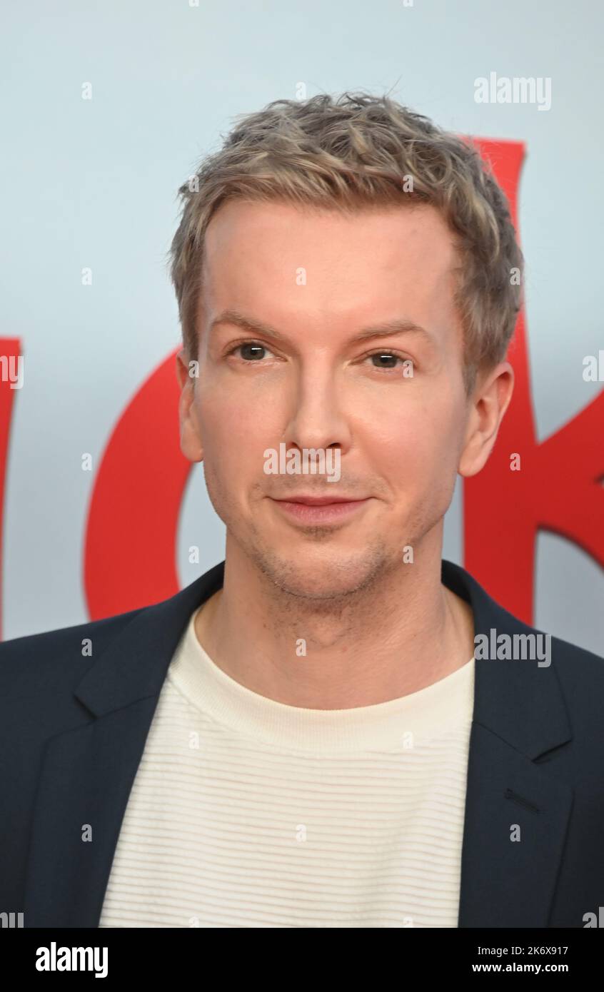 Cologne, Germany. 15th Oct, 2022. Actor and comedian Marcel Mann comes to the premiere of the children's animated film 'The Mucklas. and how they came to Pettersson and Findus' at the Cinedom in Cologne. Credit: Horst Galuschka/dpa/Alamy Live News Stock Photo