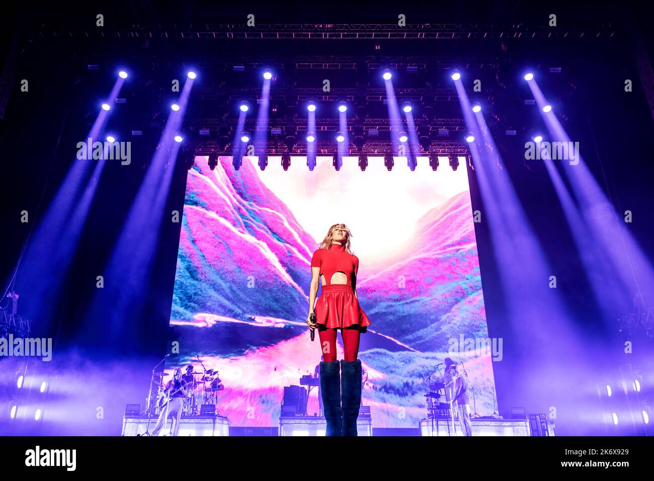 Oslo, Norway. 14th, October 2022. The Swedish pop singer, musician and songwriter Veronica Maggio performs a live concert at Oslo Spektrum in Oslo. (Photo credit: Gonzales Photo - Terje Dokken). Stock Photo