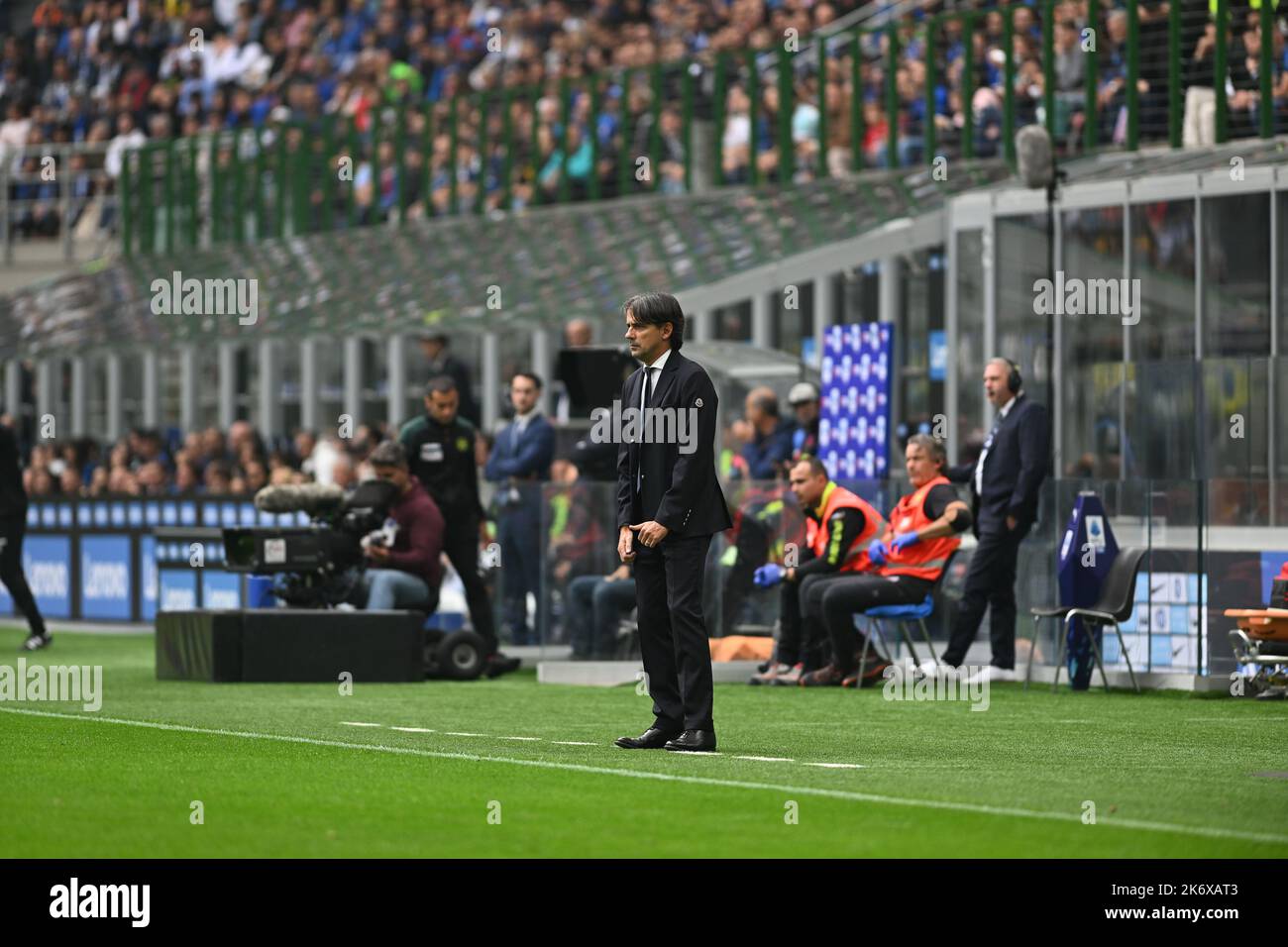 Coach Simone Inzaghi Fc Inter and Coach Simone Inzaghi of Fc Inter during the Italian Serie A tootball match between nter FC Internazionale and US Salernitana  on 16 of October 2022 at Giuseppe Meazza   San Siro Siro stadium in Milan, Italy. Credit: Tiziano Ballabio Stock Photo