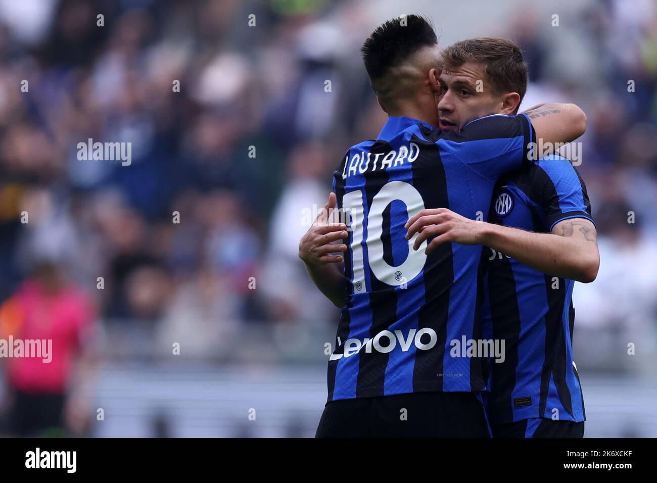 Nicolo Barella of Fc Internazionale celebrates after scoring his team's second goal with team mate Lautaro Martinez  during the  Serie A match beetween Fc Internazionale and Us Salernitana at Stadio Giuseppe Meazza on October 16, 2022 in Milan Italy . Credit: Marco Canoniero/Alamy Live News Stock Photo