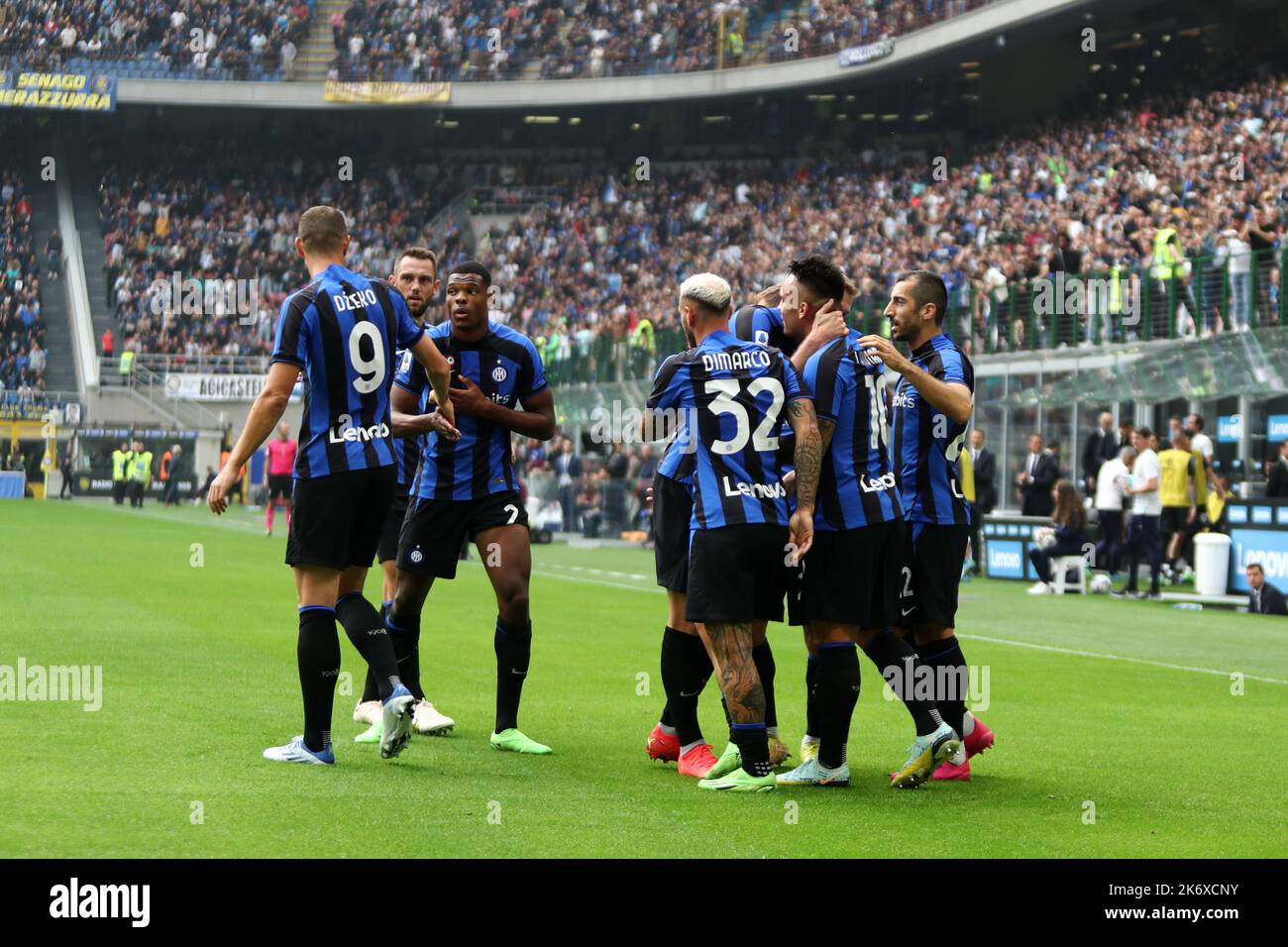 Lautaro Martinez of Fc Internazionale celebrates after scoring his team's first goal with team mates during the  Serie A match beetween Fc Internazionale and Us Salernitana at Stadio Giuseppe Meazza on October 16, 2022 in Milan  Italy . Credit: Marco Canoniero/Alamy Live News Stock Photo