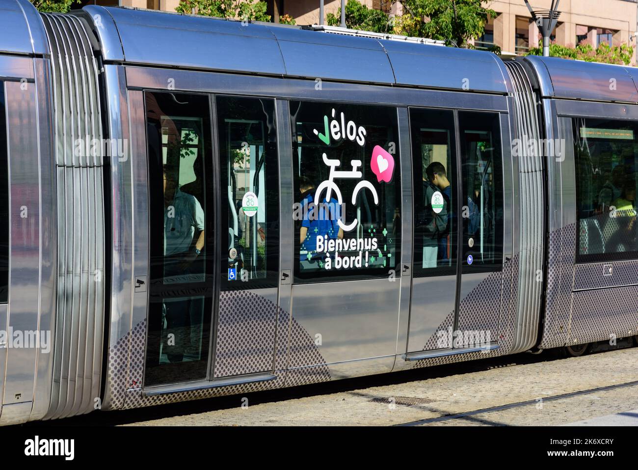 Frankreich, Lyon, moderne Straßenbahn T3 PartDieu // France, Lyon, modern Tramway T3 PartDieu