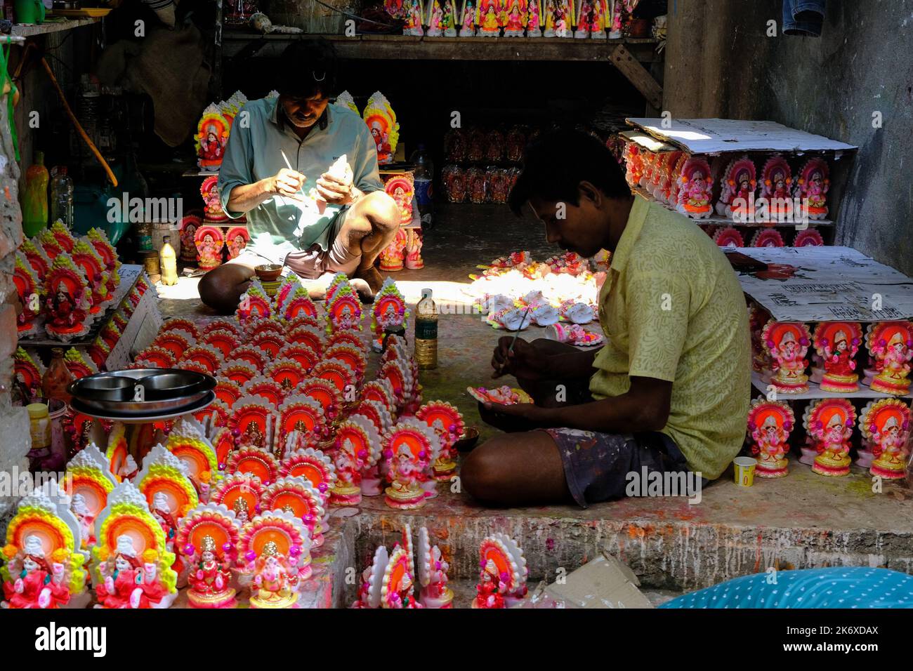 Artisans finishing painting idols before Diwali Stock Photo Alamy