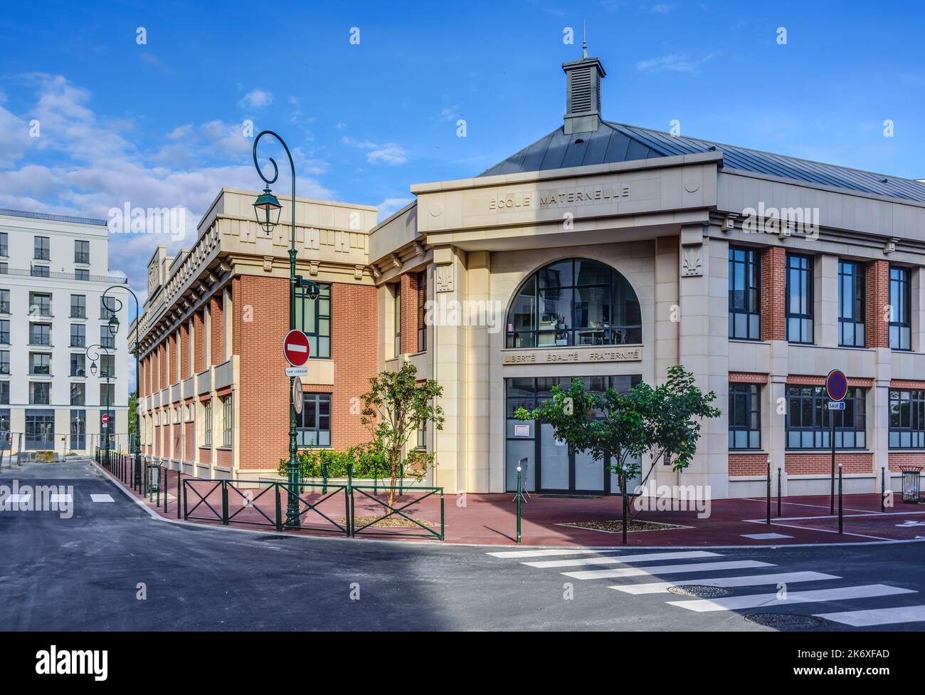 Clamart bei Paris, neue traditionelle Architektur, Neo-Art-Deco, Wohnanlage Plaine Sud // Clamart near Paris, New Traditional Architecture, Neo-Art-De Stock Photo