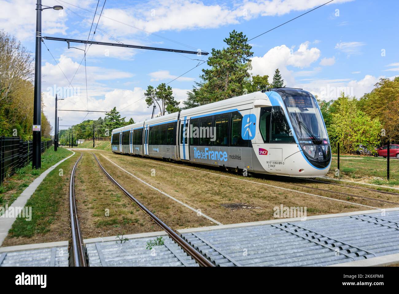 Paris, moderne Straßenbahn T13, St-Germain-en-Laye // Paris, Modern Tramway T13, St-Germain-en-Laye Stock Photo