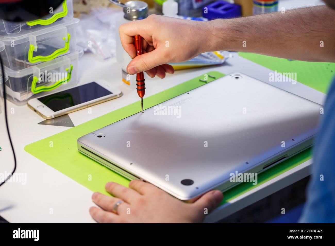 Illustration of Tablet Repair Shops In Spain