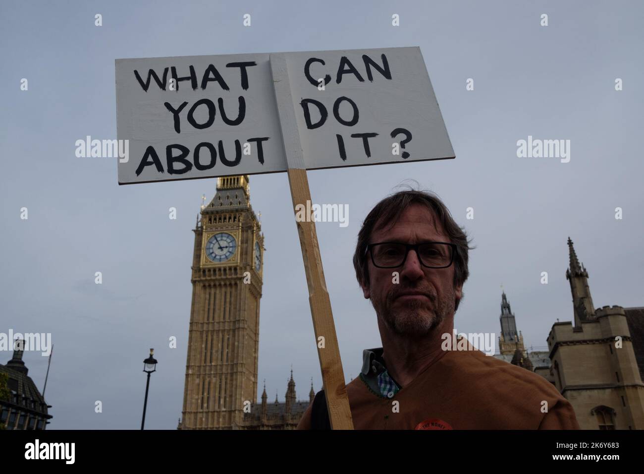 London, UK. 16 OCT, 2022. Extinction Rebellion march “Reclaim Our Future” from Hyde Park to Parliament Square. Credit: Joao Daniel Pereira/Alamy Live News Stock Photo