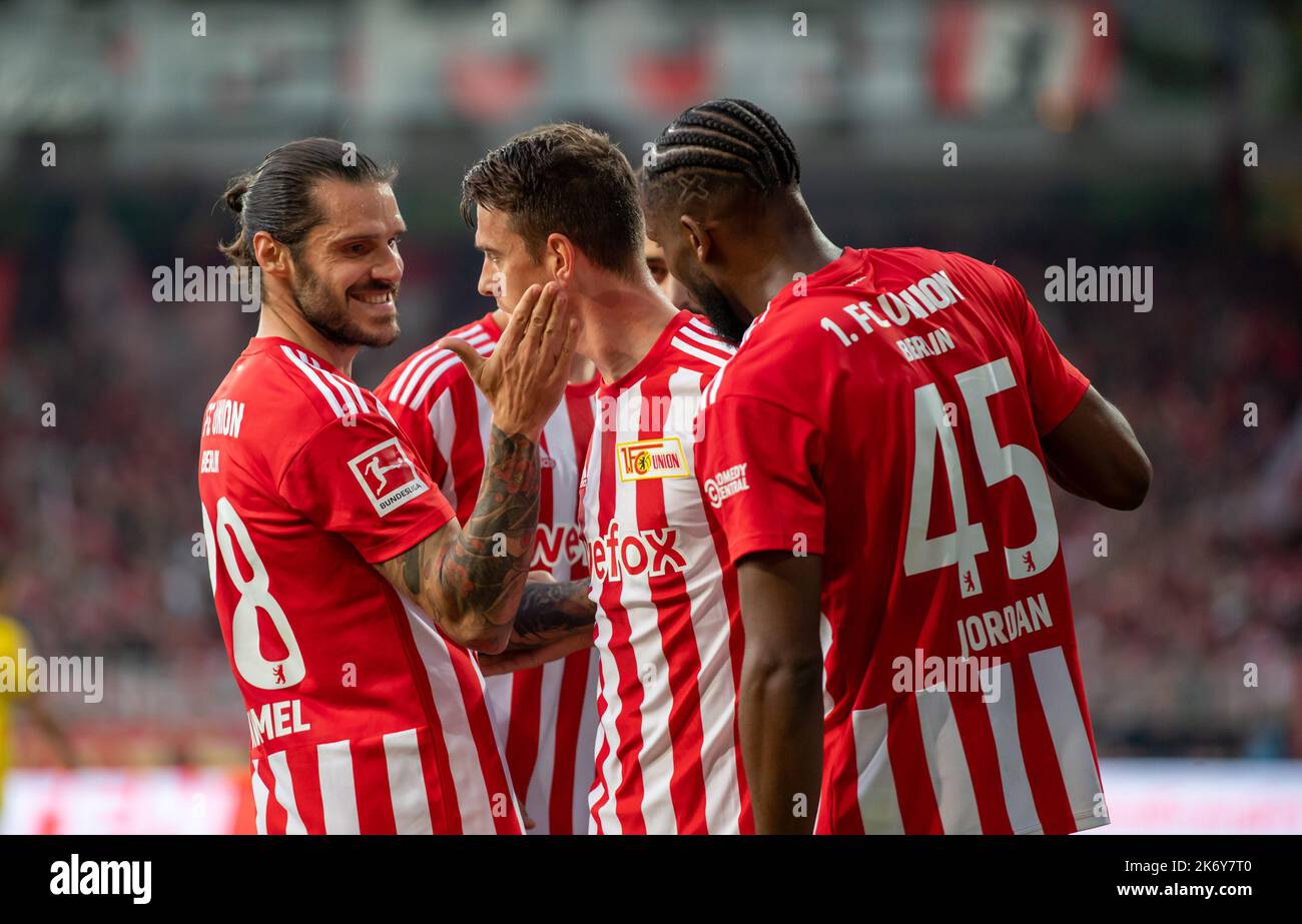 Captivating Matchday In Focus: Union Berlin Wallpaper Art