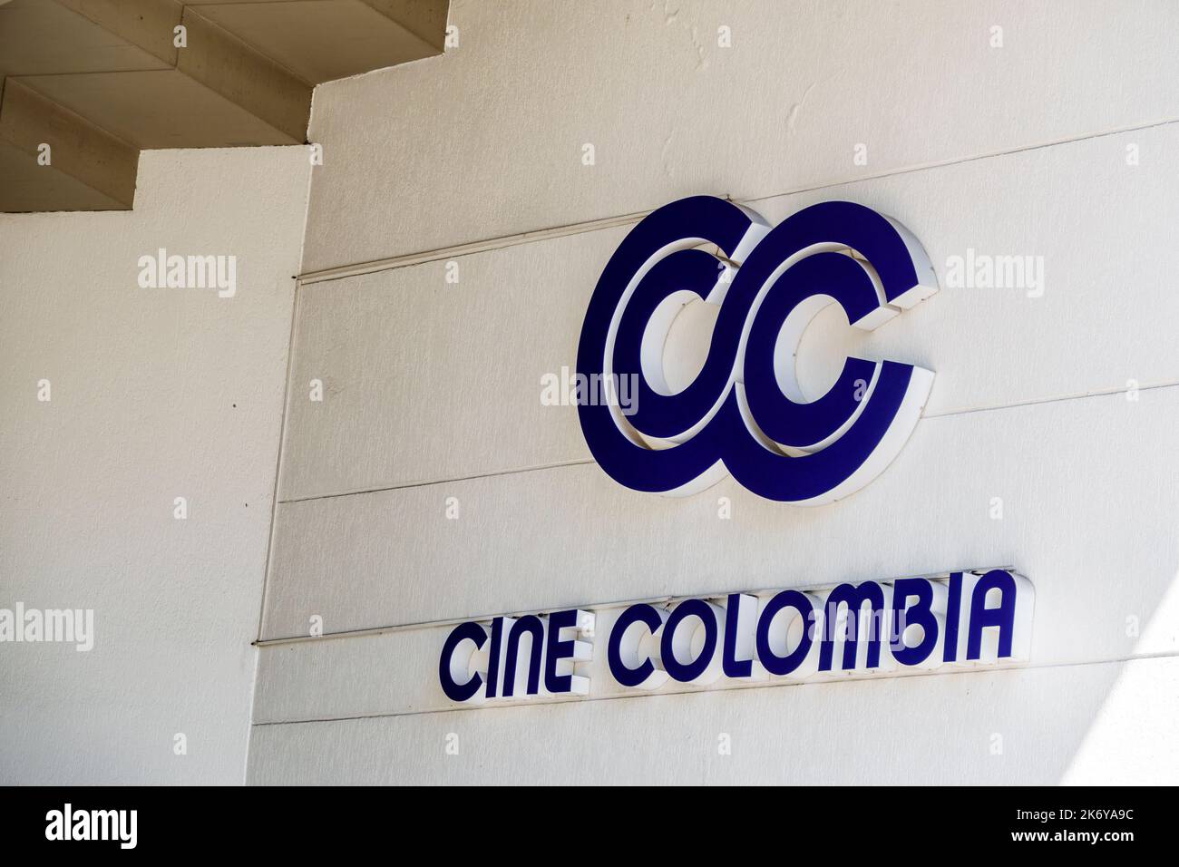 Cine colombia movie theater company distributor sign logo hi-res stock  photography and images - Alamy, image size:1300x956