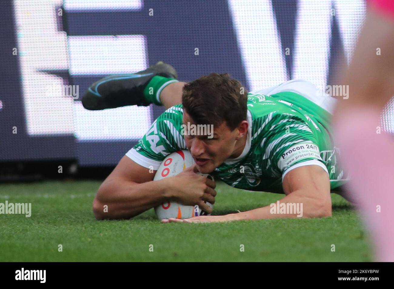 leeds-uk-16th-oct-2022-emerald-headingley-stadium-leeds-west