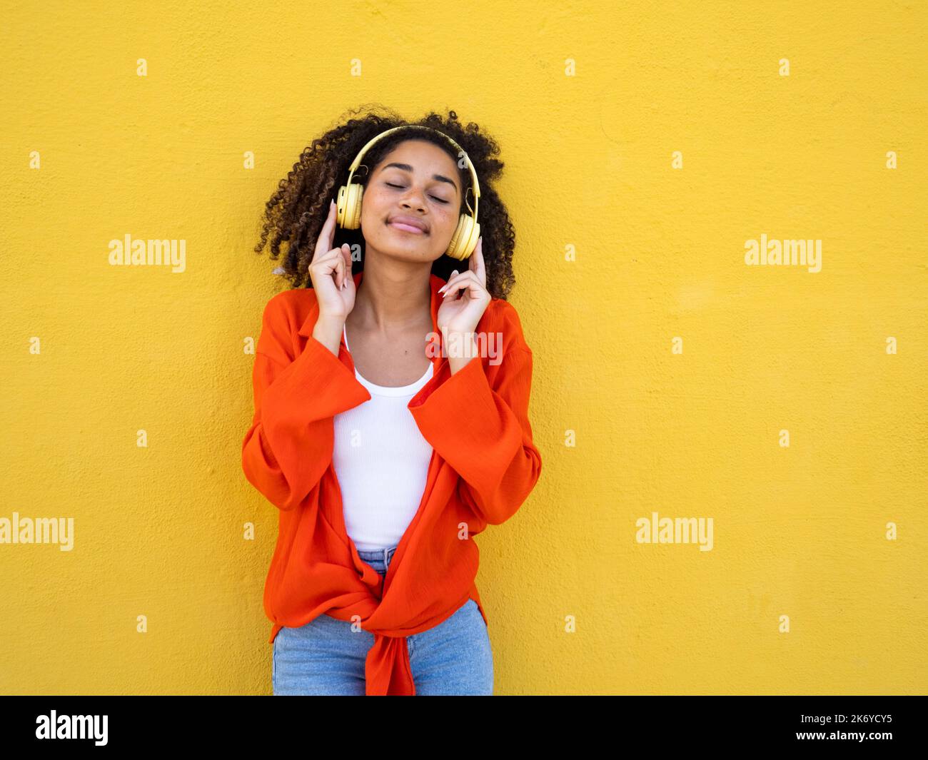 African american teen girl standing hi-res stock photography and images ...