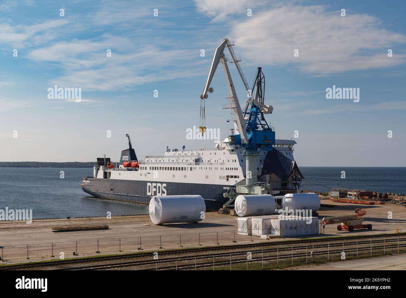 Lifting harbor cranes, shipping containers and granaries in the cargo ...