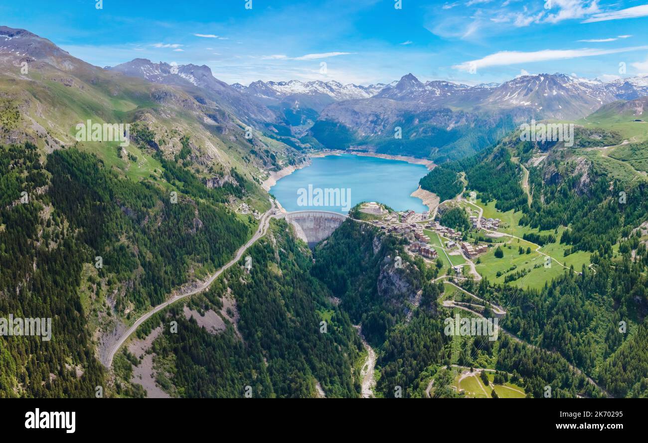 Water dam and blue reservoir lake aerial overview in Alps mountains in summer generating hydroelectricity. Low CO2 footprint, decarbonize, renewable e Stock Photo