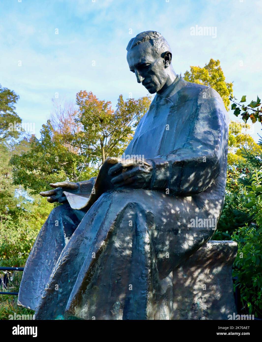 Nicola Tesla statue at the Goat Island park.  Nikola Tesla and George Westinghouse built the first hydro-electric power plant in Niagara Falls Stock Photo